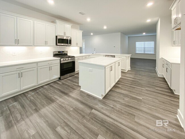 Building Photo - 510 Hardwood Ave