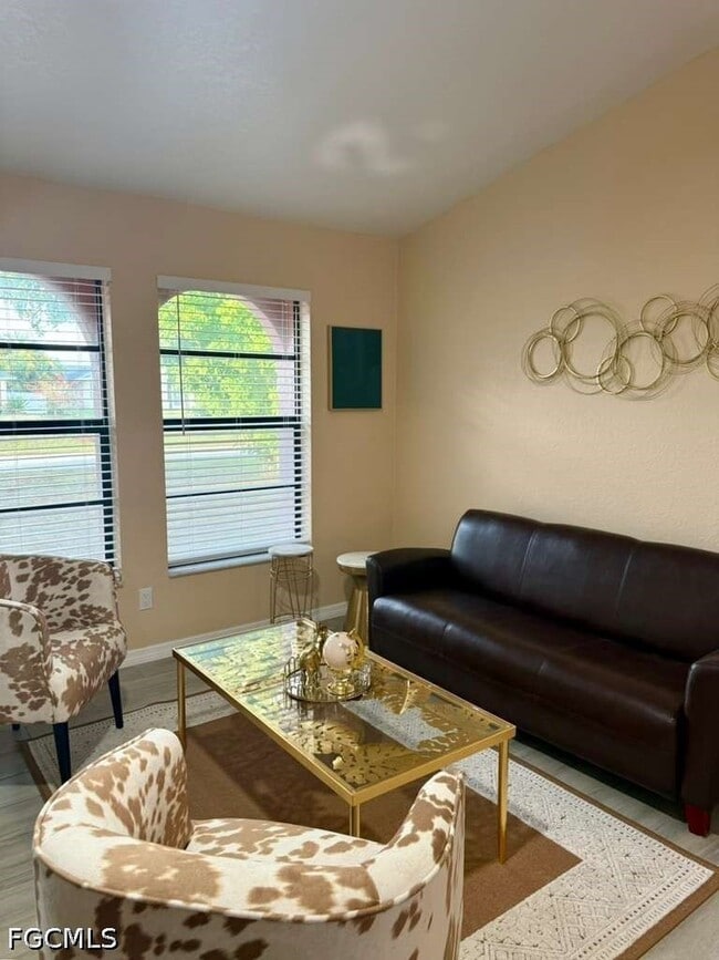 Building Photo - 930 SW 34th St