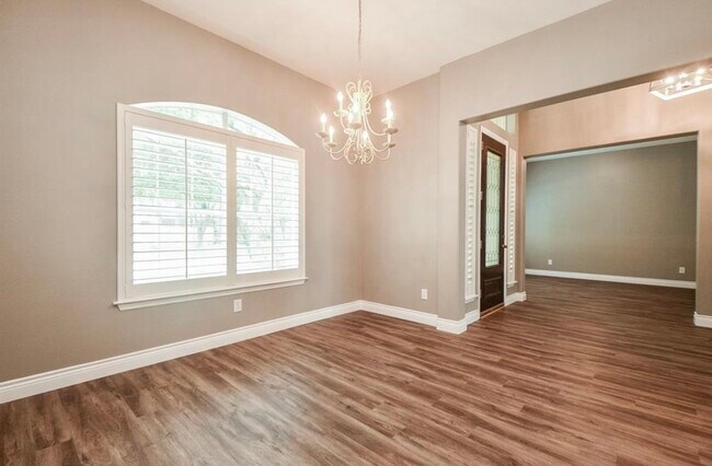 Building Photo - 18 E Knightsbridge Dr
