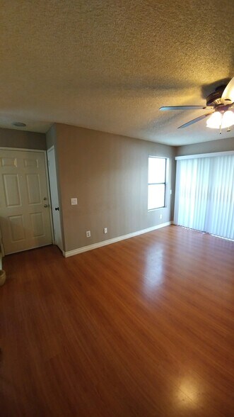 Building Photo - 9459 Fairgrove Ln
