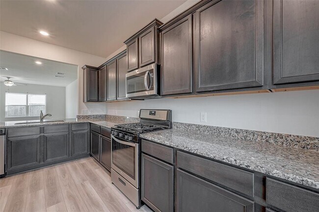 Building Photo - 545 Amberwood Pk Dr