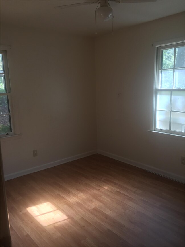 Building Photo - 520 Mimosa Pl