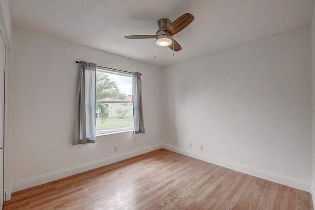 Building Photo - 10758 Lake Jasmine Dr