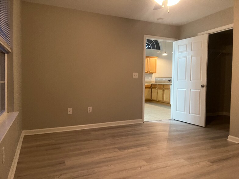 Building Photo - 138 Cambridge Dr