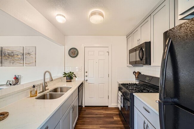 Building Photo - 9705 Oriole Dr