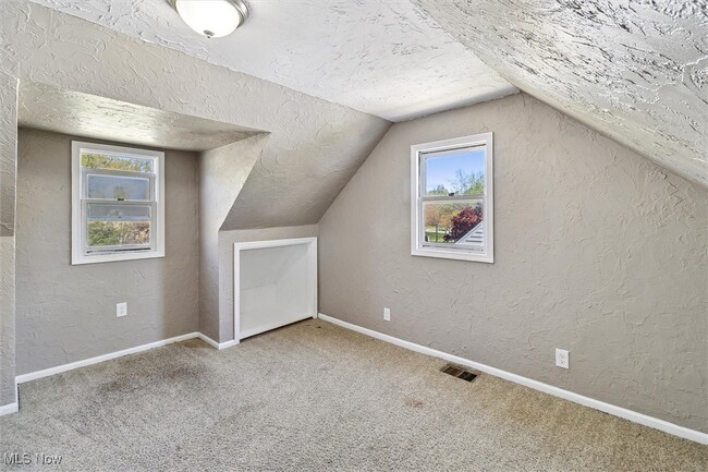 Building Photo - 715 E 258th St