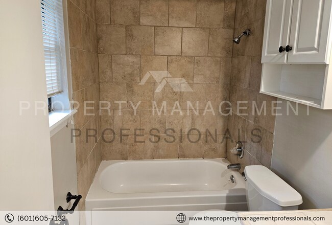 Building Photo - Relaxing and ready for you located in the ...
