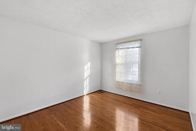 Building Photo - 10877 Olde Woods Way