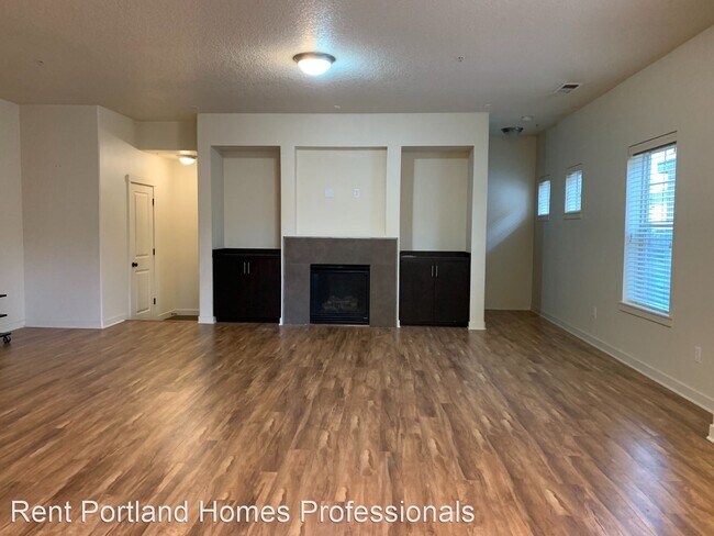 Building Photo - 3 br, 2.5 bath House - 642 NE Newstead Lane