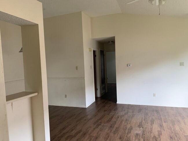 Living Room - 1506 S Medina St