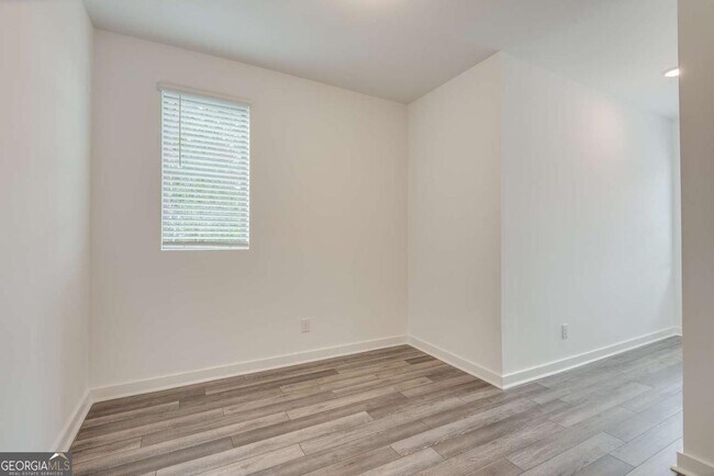 Building Photo - 513 Burton Dr