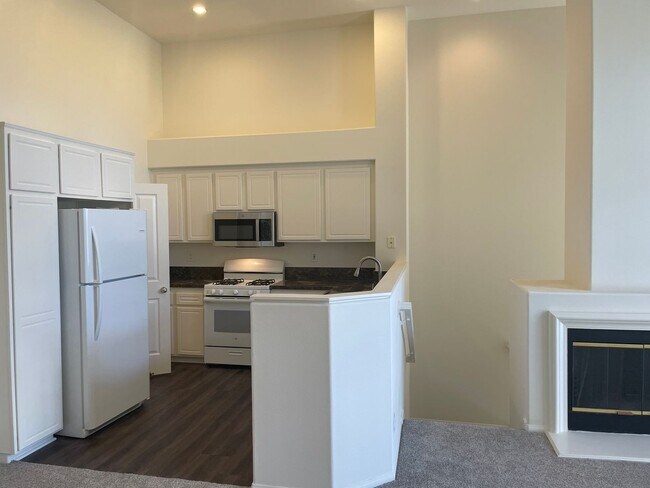 Building Photo - 2 Bedroom 2 Bath, Upper Unit Condo in the ...