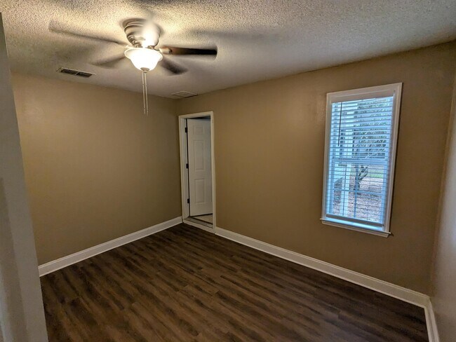Building Photo - 3100 Dunkeld Ct