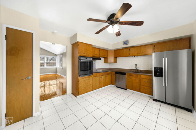 Building Photo - 393 Huntington Ln