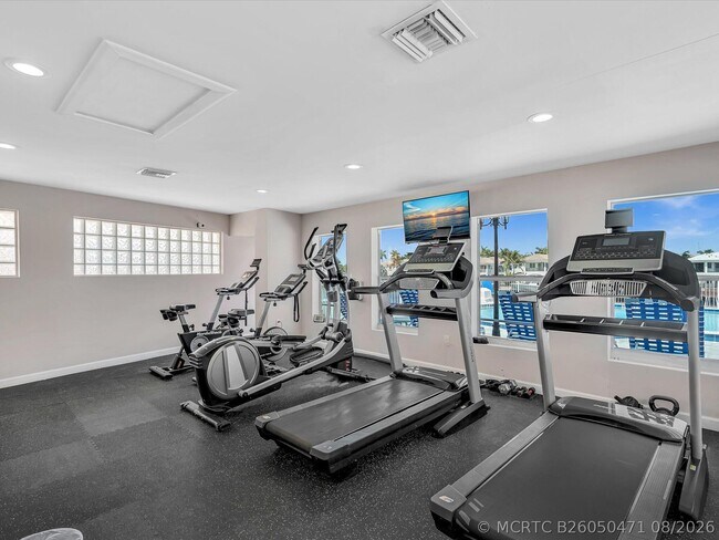 Building Photo - 1410 S Ocean Dr
