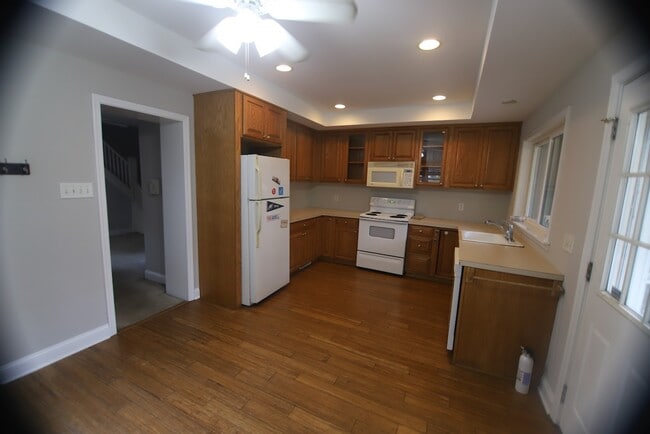 Building Photo - 309 E 6th Ave