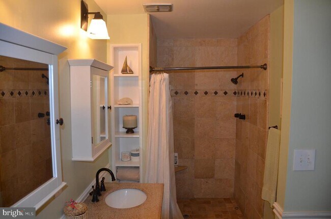 Building Photo - 8705 Yardley Dr