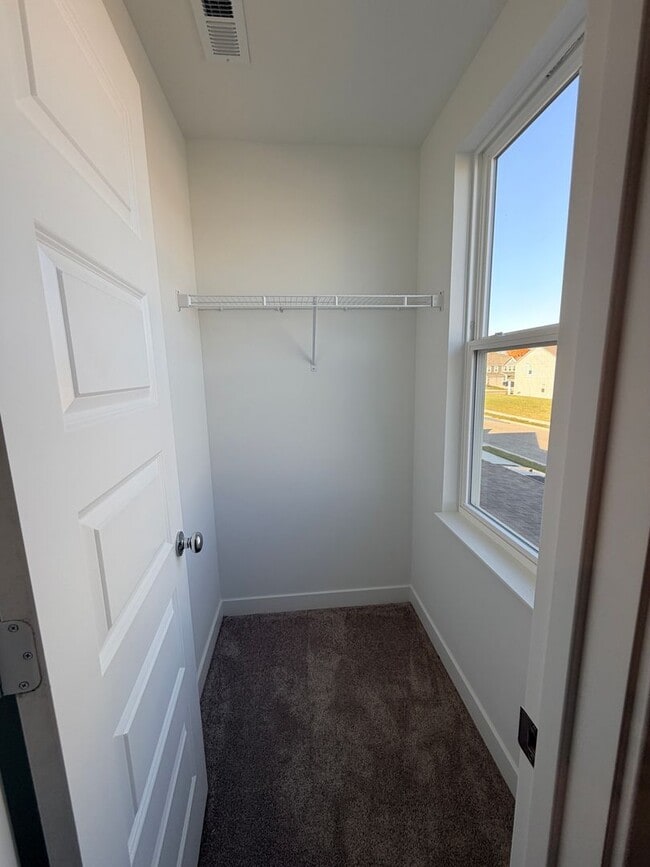 Building Photo - 936 Shadow Dr