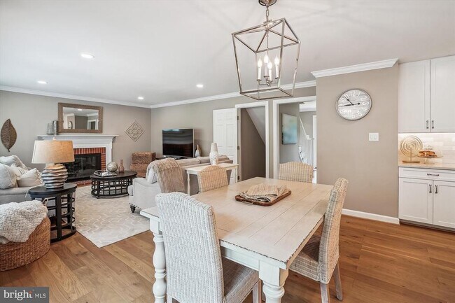 Building Photo - 8300 Centerbrook Pl