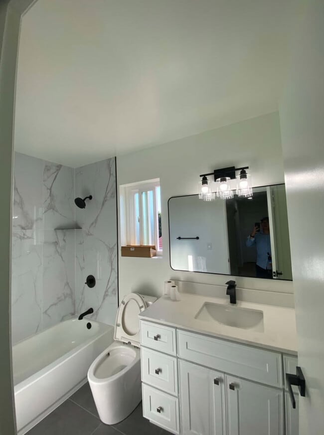 Building Photo - 3266 Fronda Dr