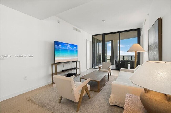 Building Photo - 2831 S Bayshore Dr