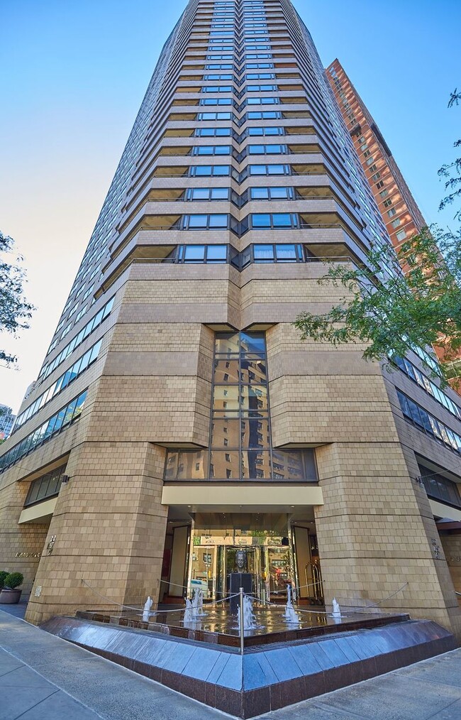 Building Photo - 240 E 47th St