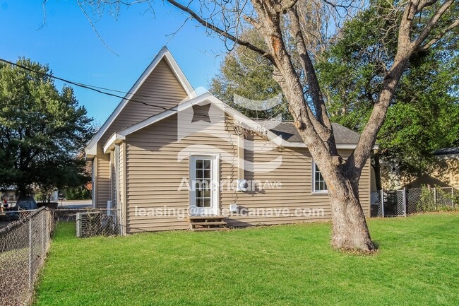 Building Photo - 130 Pelzer St