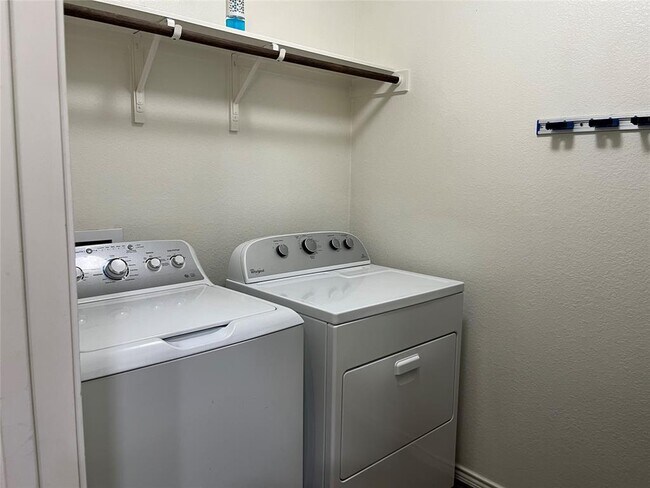 Building Photo - 104 Granville Ct