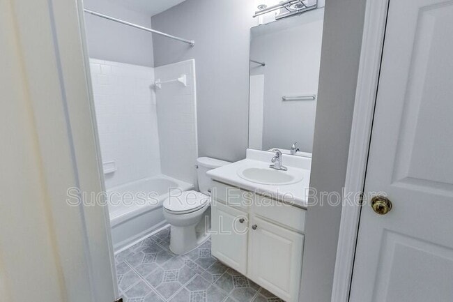 Building Photo - 1645 Heyford Cir NW