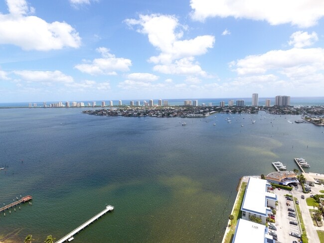 Building Photo - 400 Wilma Cir