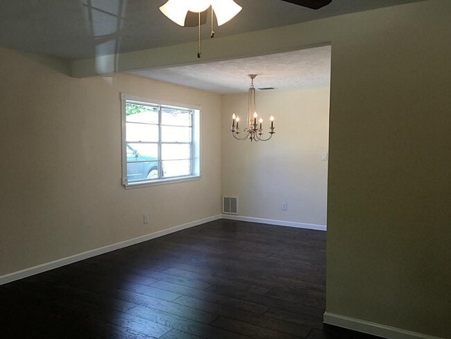 Building Photo - 5115 Tashkent Dr