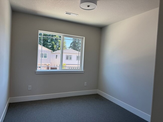 Building Photo - 9712 NE 29th Ave