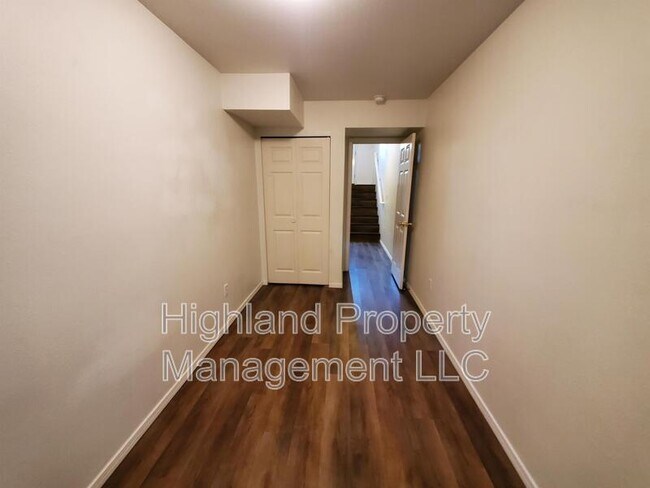 Building Photo - 322 NE Whitman St