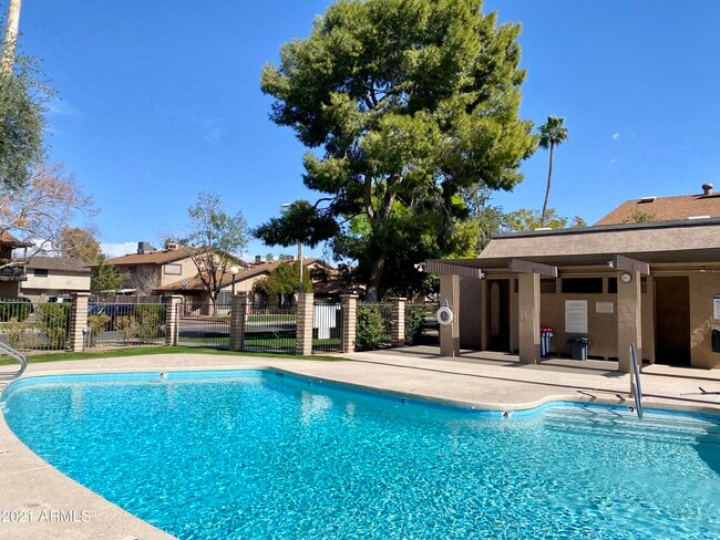 Building Photo - 8529 E Portland St