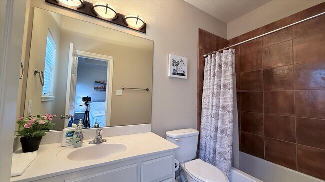 Building Photo - 1013 Gross St