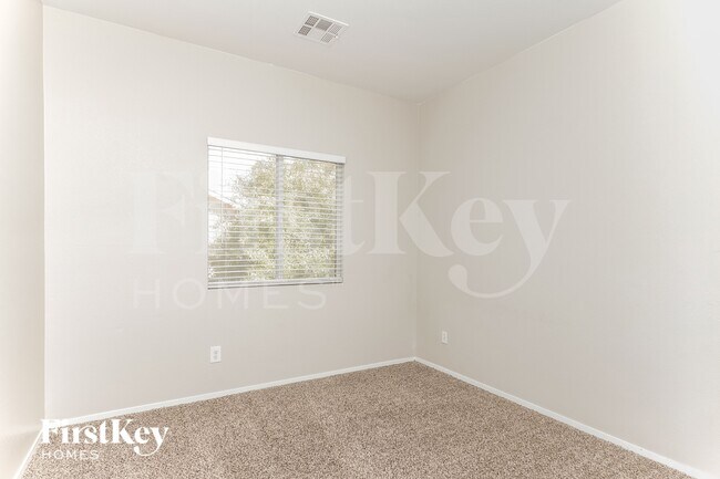 Building Photo - 812 New Season Ct