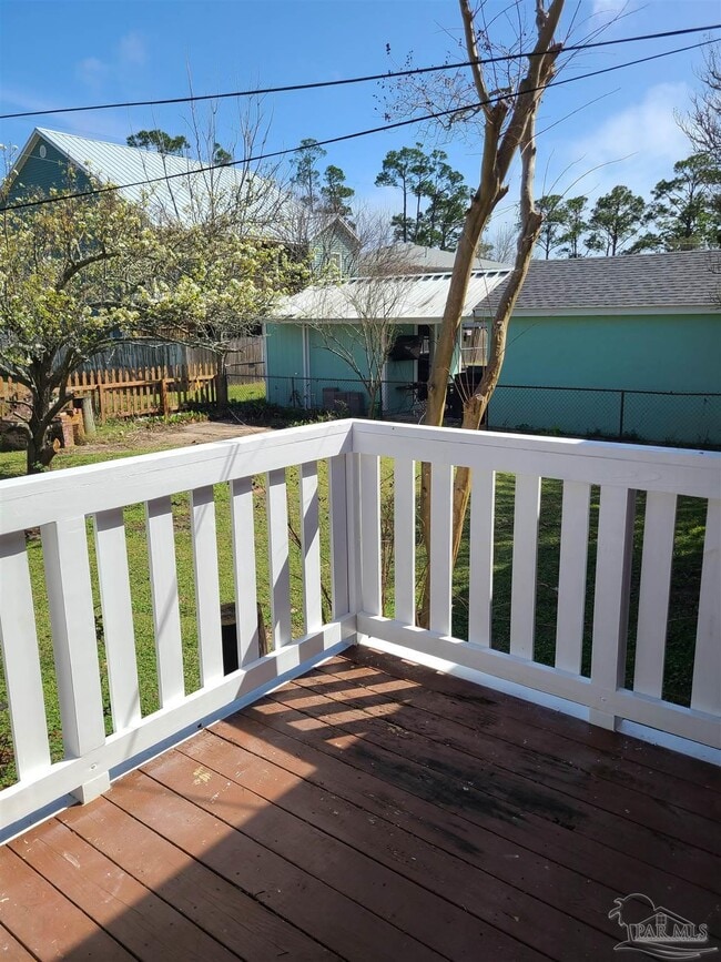 Building Photo - 415 Gibbs Rd