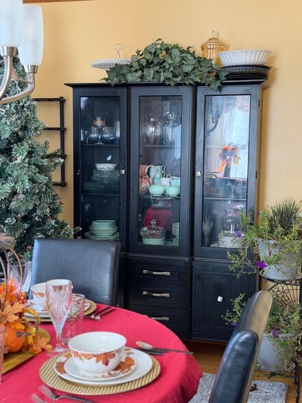 Right side dining room - 20 Magnolia Hl