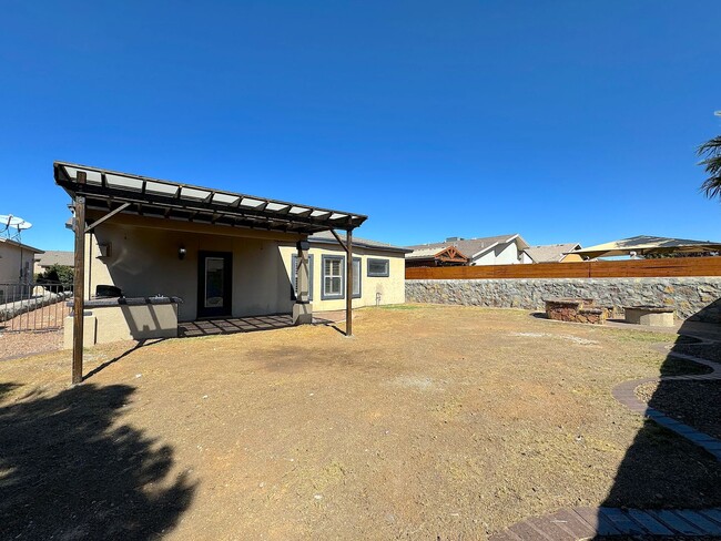 Building Photo - Northeast El Paso 4 Bed Refrig A/C w/Outdo...