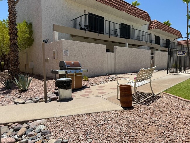Building Photo - 16510 E Palisades Blvd