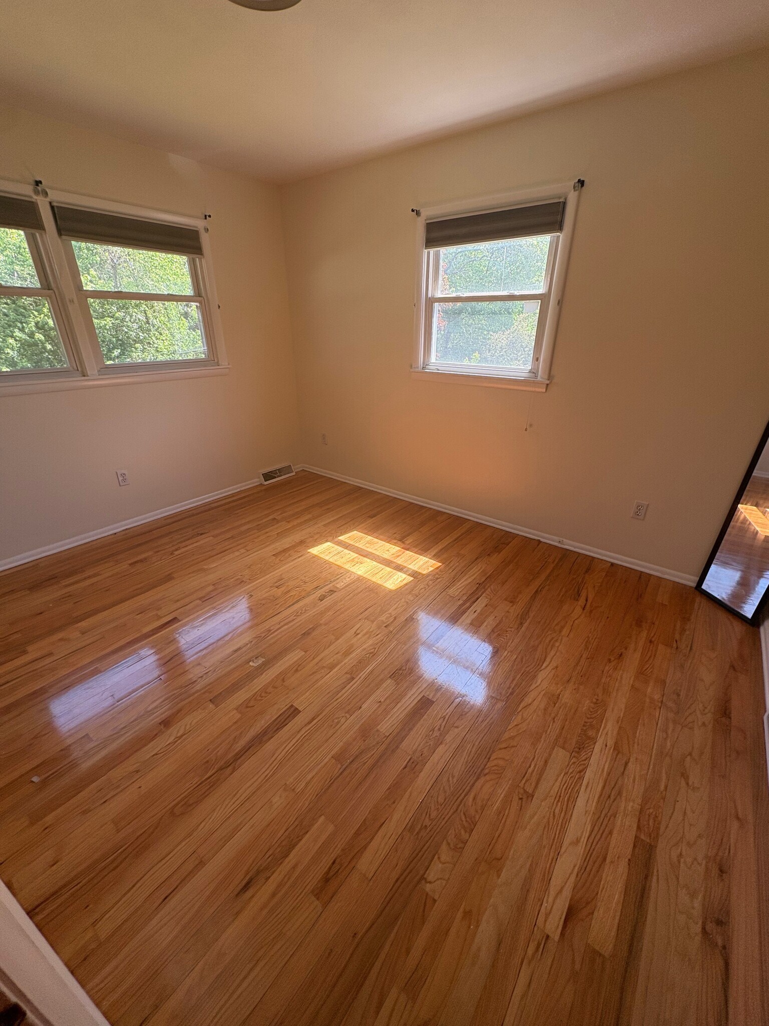 Building Photo - 7 Apple Blossom Ln