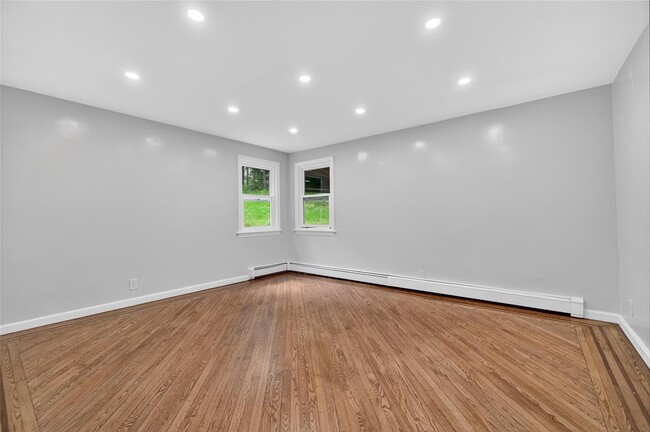 Building Photo - 52 Luxton Lake Rd