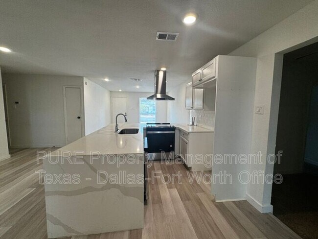 Building Photo - 3814 Happy Canyon Dr