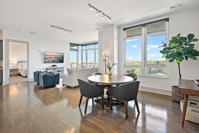 Building Photo - 1820 Fonthill Ct