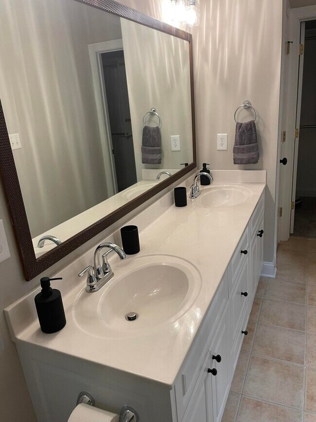 Building Photo - 837 Mayo Ln