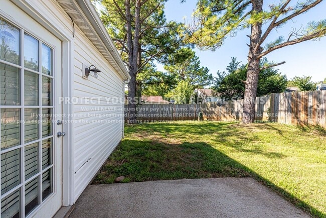 Building Photo - 3031 W Essex Dr