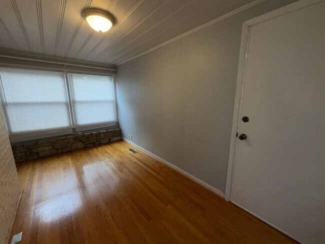 Building Photo - 421 Cannonbury Dr