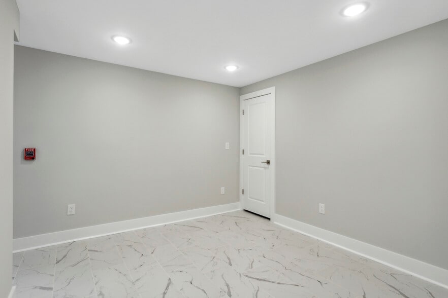 Building Photo - 2120 Berges St