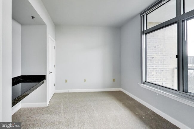 Building Photo - 5750 Bou Ave