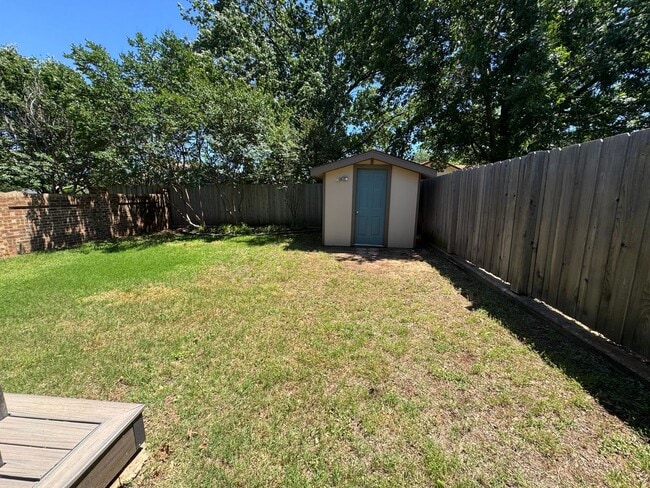 Building Photo - Gorgeous 3/3/2 Home on Spacious Corner Lot...